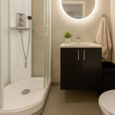 Quiet & 2br , Newly Renovated