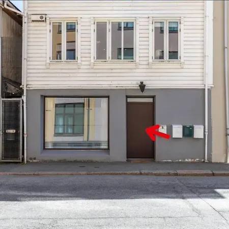 Quiet & 2br , Newly Renovated *